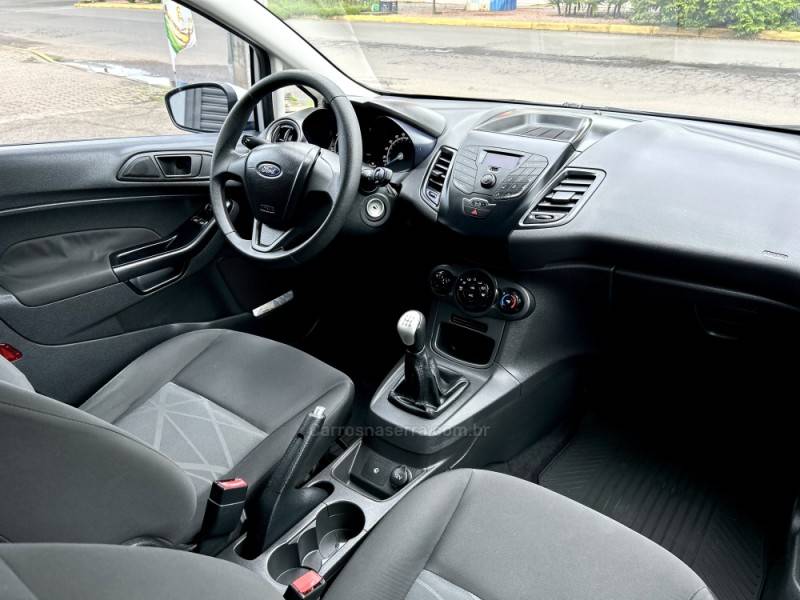 FORD - FIESTA - 2015/2015 - Branca - R$ 45.900,00