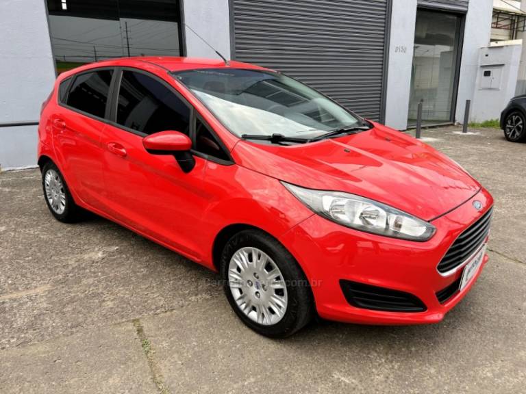 FORD - FIESTA - 2015/2015 - Vermelha - R$ 44.700,00