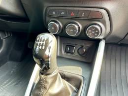CHEVROLET - ONIX - 2023/2023 - Branca - R$ 74.900,00