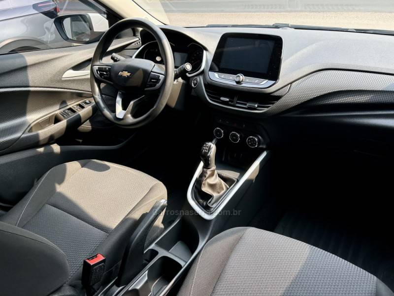 CHEVROLET - ONIX - 2023/2023 - Branca - R$ 74.900,00