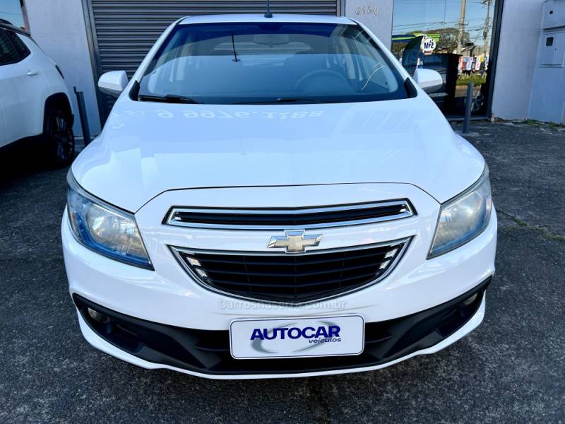 CHEVROLET - ONIX - 2015/2015 - Branca - R$ 47.900,00