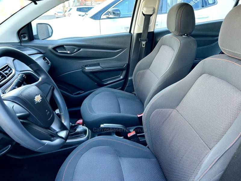 CHEVROLET - ONIX - 2015/2015 - Branca - R$ 47.900,00