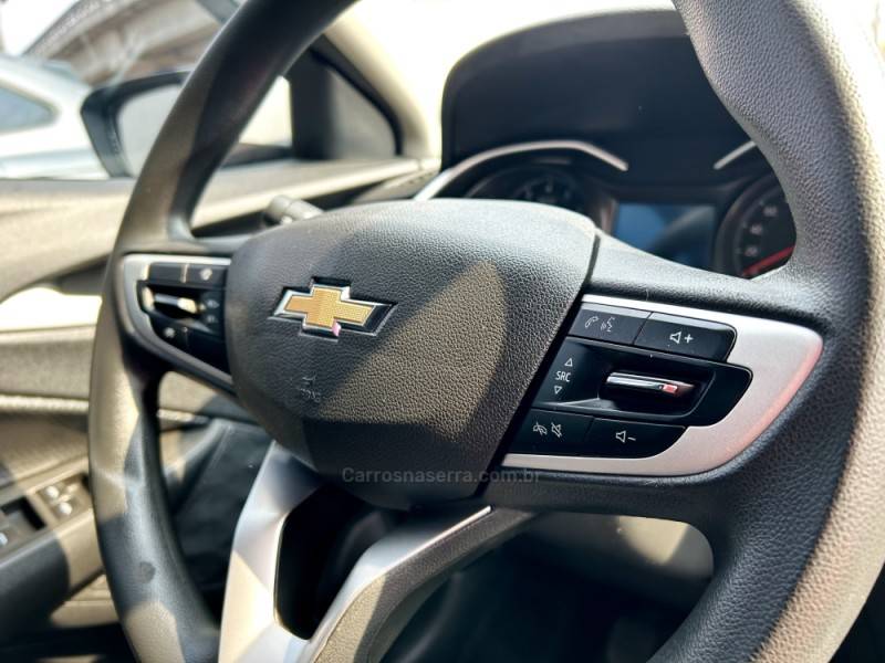 CHEVROLET - ONIX - 2023/2023 - Branca - R$ 74.900,00