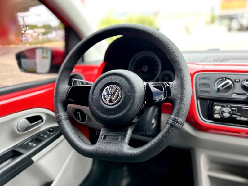 VOLKSWAGEN - UP - 2015/2015 - Vermelha - R$ 43.900,00