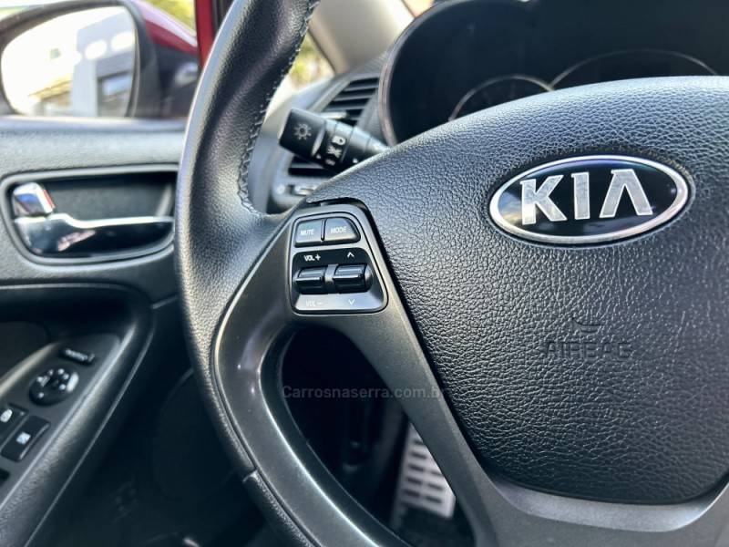 KIA MOTORS - CERATO - 2014/2014 - Vermelha - R$ 64.700,00