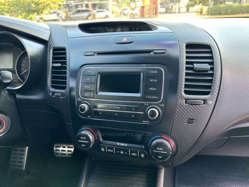 KIA MOTORS - CERATO - 2014/2014 - Vermelha - R$ 64.700,00