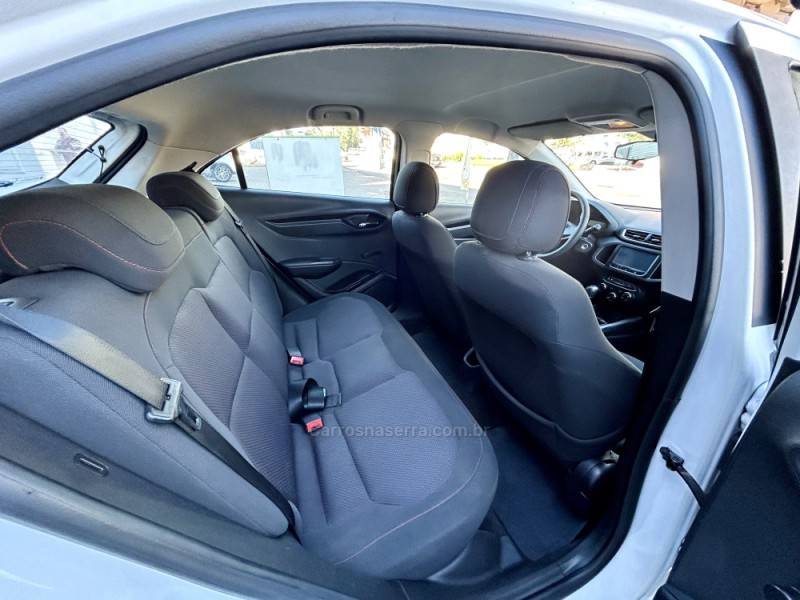CHEVROLET - ONIX - 2015/2015 - Branca - R$ 47.900,00