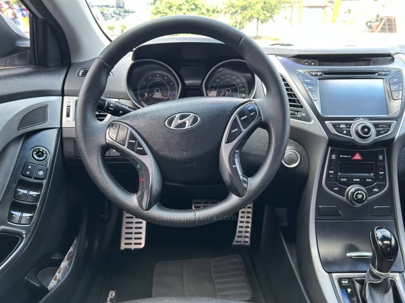 HYUNDAI - ELANTRA - 2015/2015 - Prata - R$ 75.900,00