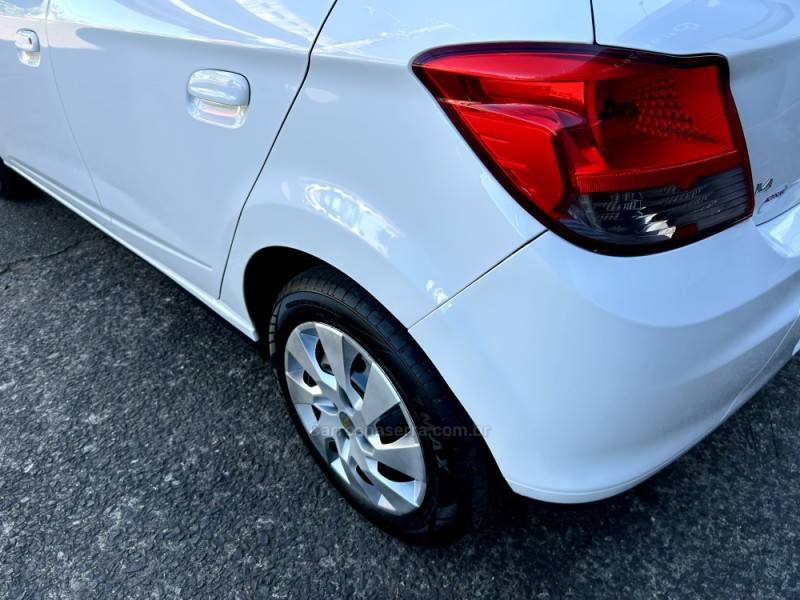 CHEVROLET - ONIX - 2015/2015 - Branca - R$ 47.900,00