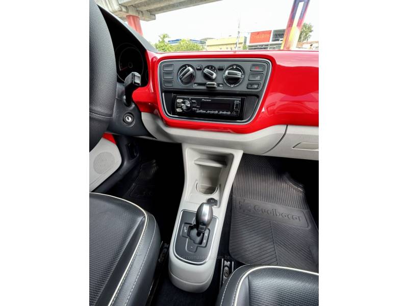VOLKSWAGEN - UP - 2015/2015 - Vermelha - R$ 43.900,00