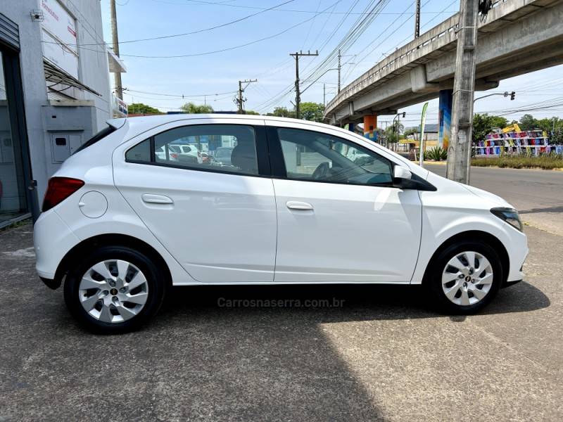 CHEVROLET - ONIX - 2013/2013 - Branca - R$ 45.700,00