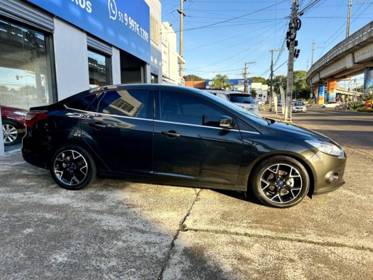 FORD - FOCUS - 2015/2015 - Cinza - R$ 57.700,00