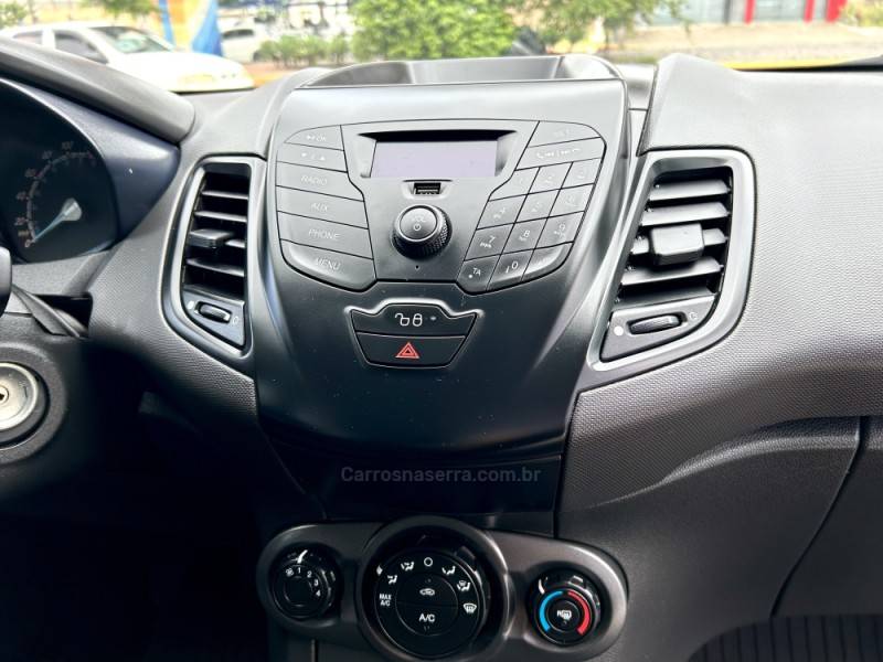 FORD - FIESTA - 2015/2015 - Branca - R$ 45.900,00