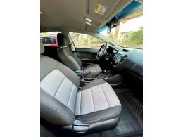 KIA MOTORS - CERATO - 2014/2014 - Vermelha - R$ 64.700,00