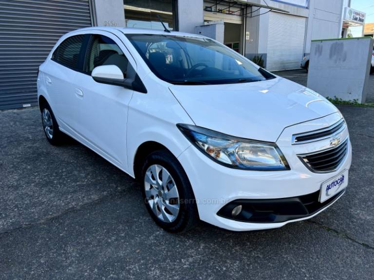 CHEVROLET - ONIX - 2015/2015 - Branca - R$ 47.900,00
