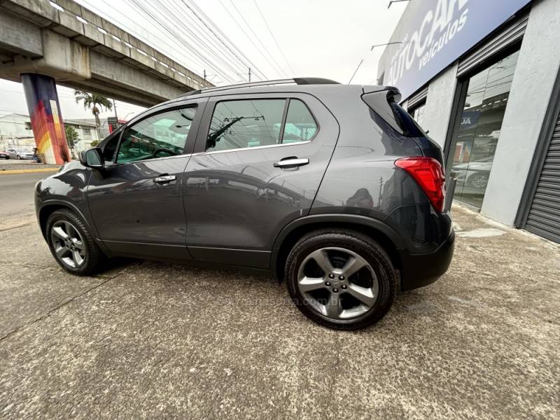 CHEVROLET - TRACKER - 2015/2015 - Cinza - R$ 71.900,00