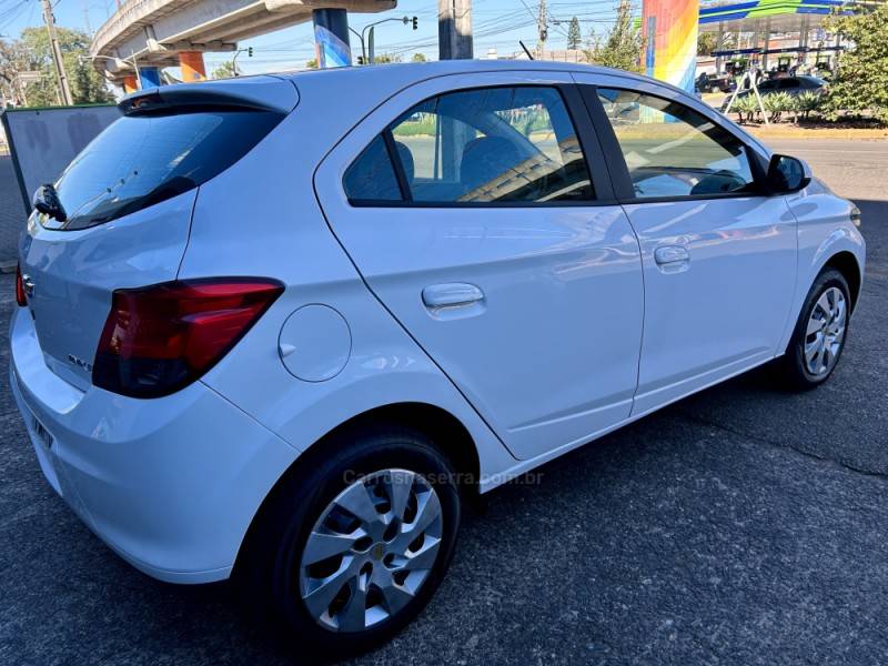 CHEVROLET - ONIX - 2015/2015 - Branca - R$ 47.900,00
