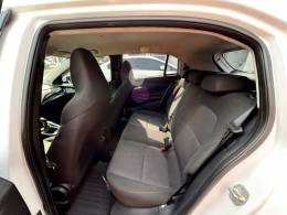 CHEVROLET - ONIX - 2023/2023 - Branca - R$ 74.900,00