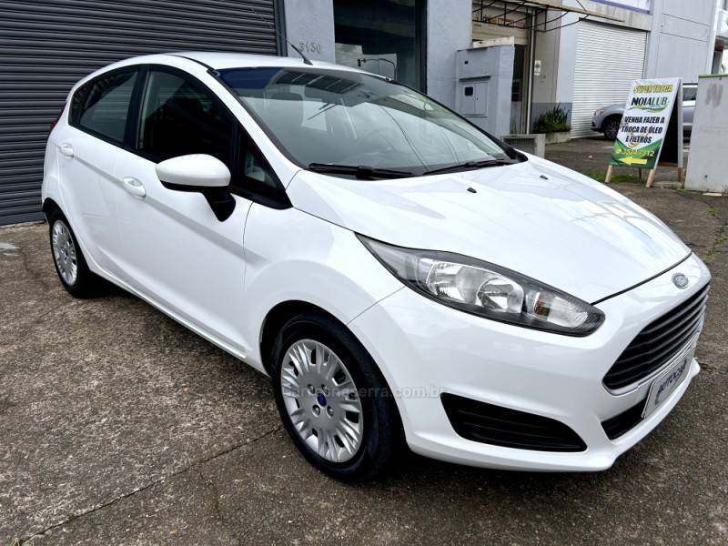 FORD - FIESTA - 2015/2015 - Branca - R$ 45.900,00