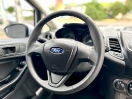 FORD - FIESTA - 2015/2015 - Branca - R$ 45.900,00