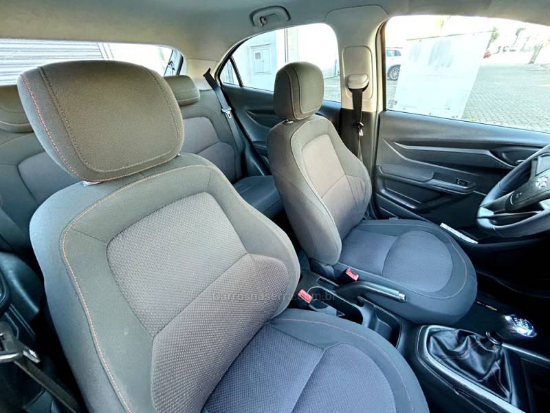 CHEVROLET - ONIX - 2015/2015 - Branca - R$ 47.900,00