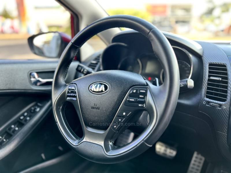 KIA MOTORS - CERATO - 2014/2014 - Vermelha - R$ 64.700,00