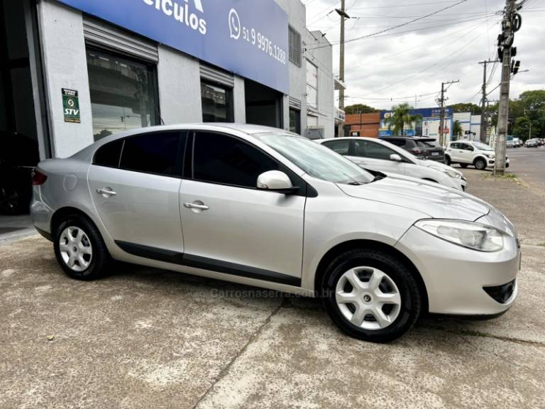 RENAULT - FLUENCE - 2014/2014 - Prata - R$ 43.700,00