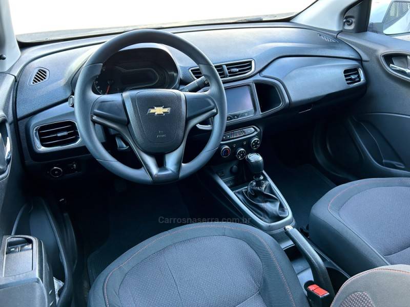 CHEVROLET - ONIX - 2015/2015 - Branca - R$ 47.900,00