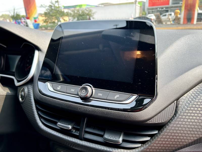 CHEVROLET - ONIX - 2023/2023 - Branca - R$ 74.900,00