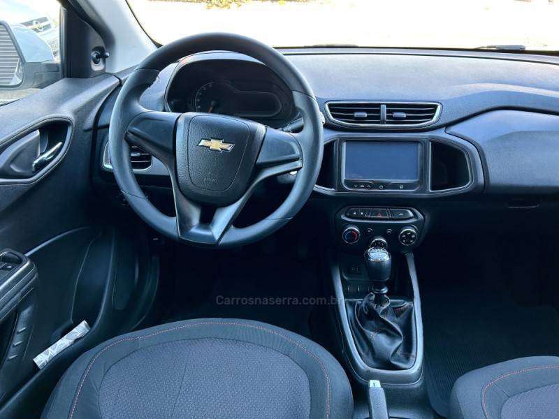 CHEVROLET - ONIX - 2015/2015 - Branca - R$ 47.900,00